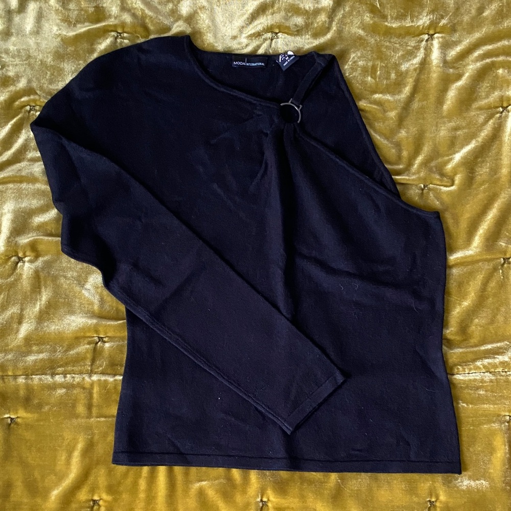 Vintage Moda International Black Asymmetrical Long Sleeve Sweater